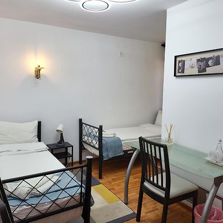 Adac Boutique Hotel Pantelimon Ngoại thất bức ảnh