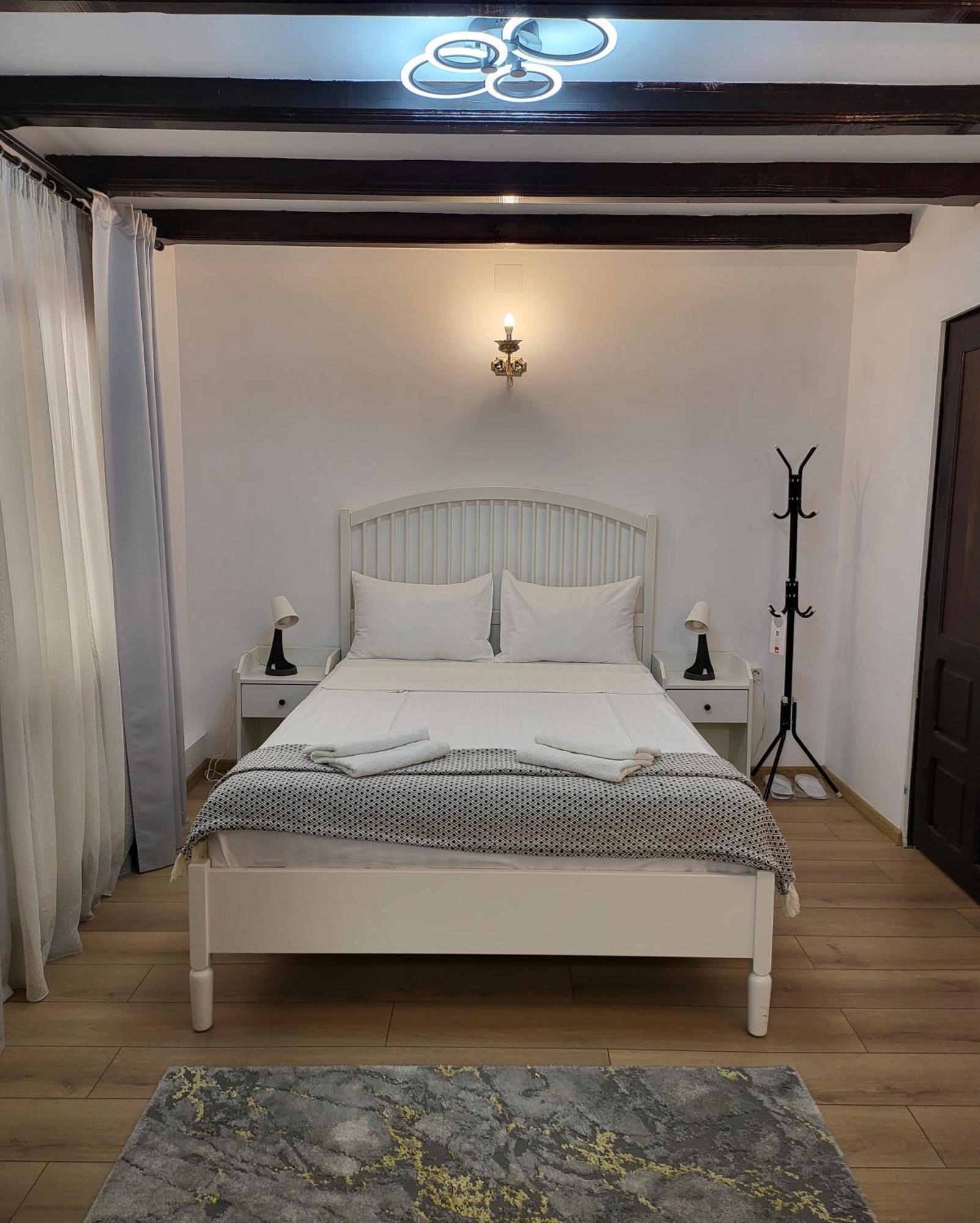 Adac Boutique Hotel Pantelimon Ngoại thất bức ảnh